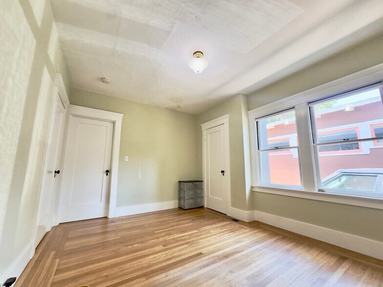 Building Photo - 2309 Derby St