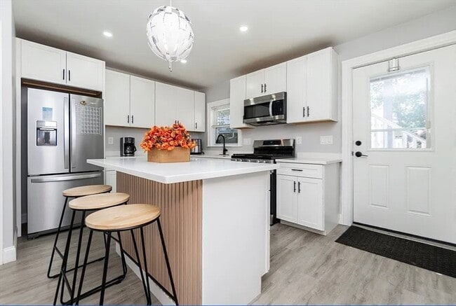 Building Photo - 29 Dolphin Ave