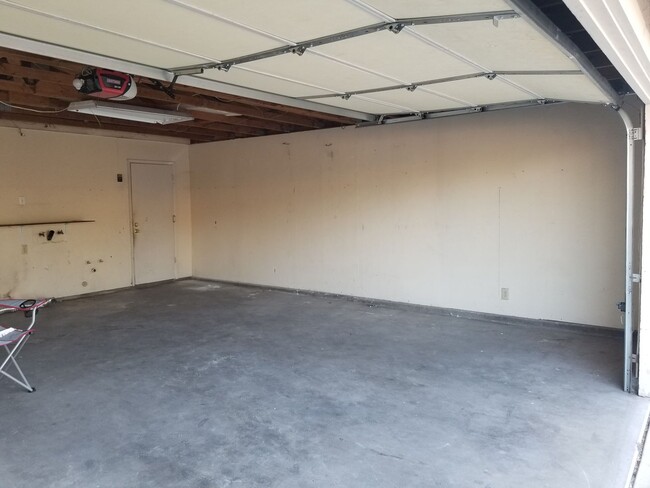 Building Photo - 4 bedroom house for rent