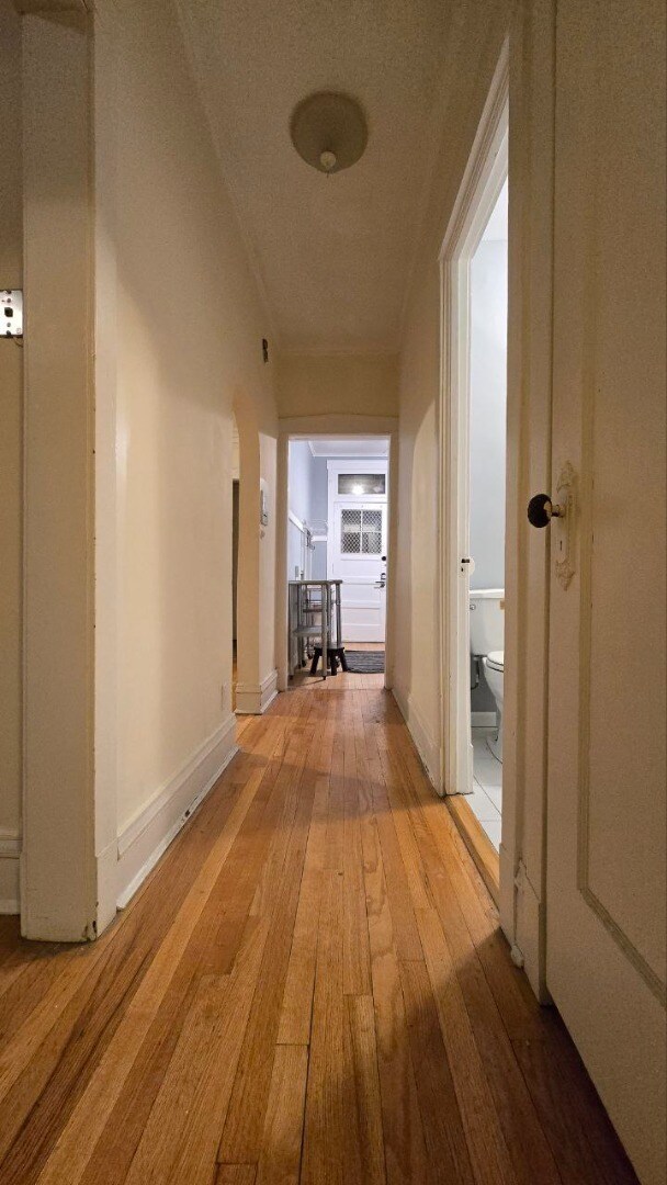 Building Photo - Stylish 2BR/1BA – 800 Sq Ft | All Utilitie...