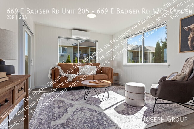 Building Photo - 669 E Badger Rd