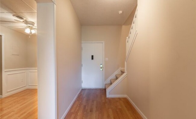 Building Photo - 38465 North Ln