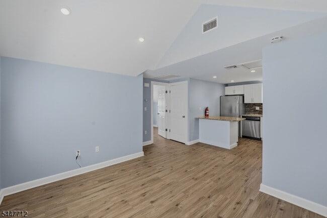 Building Photo - 161 Broughton Ave