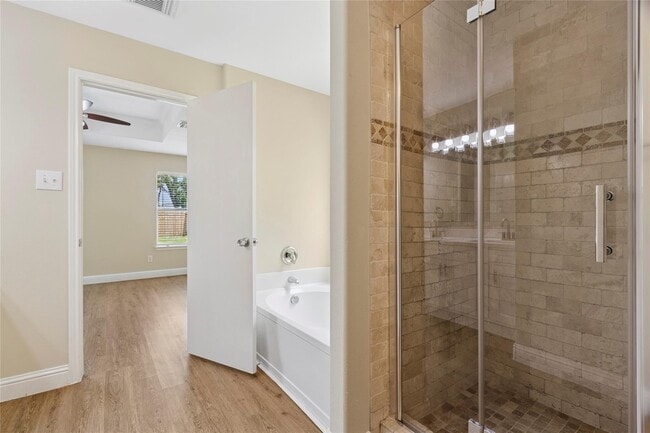Building Photo - 8907 Grand Villa Ln