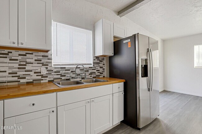 Building Photo - 580 Chula Vista St