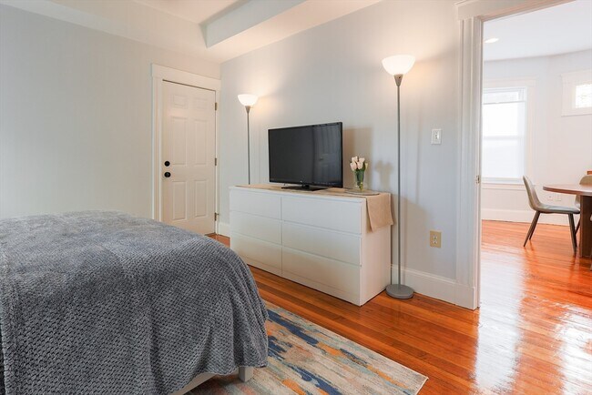 Building Photo - 7 Treadway Rd