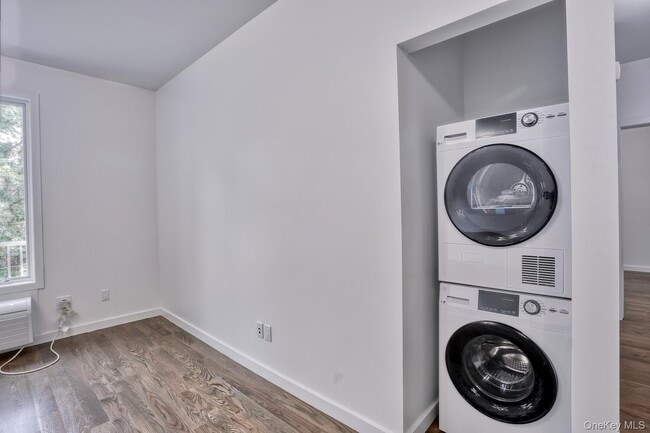 Building Photo - 962 US-9W