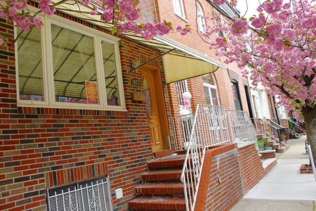Primary Photo - Well-maintained Passyunk Square 3 Bedroom ...