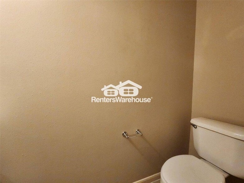 Building Photo - 11111 Valley Kings Dr