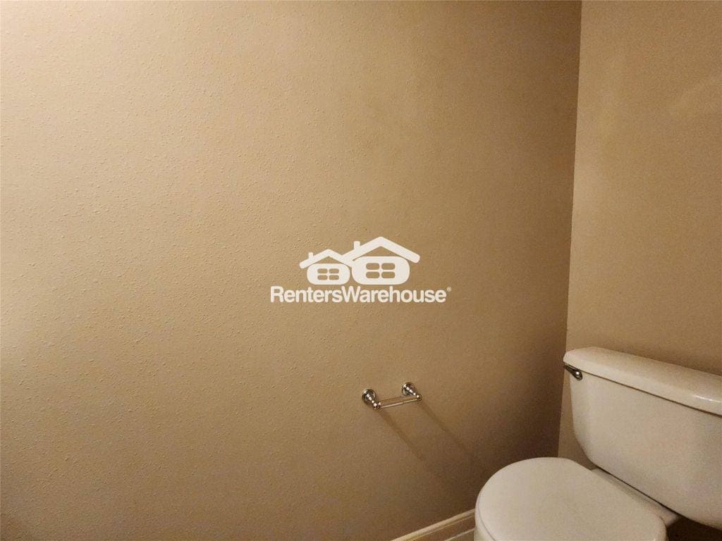 Building Photo - 11111 Valley Kings Dr