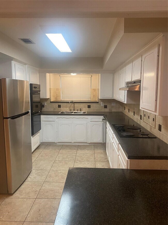 Building Photo - 3206 Vandyke Dr