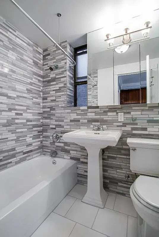 Building Photo - 354 E 19th St