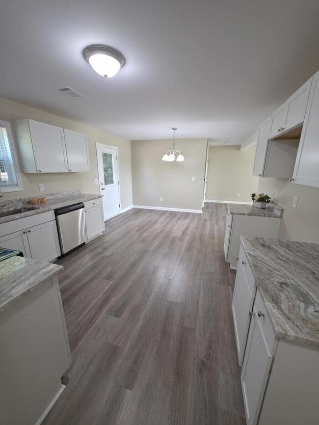 Building Photo - 29 Charlotte Pl