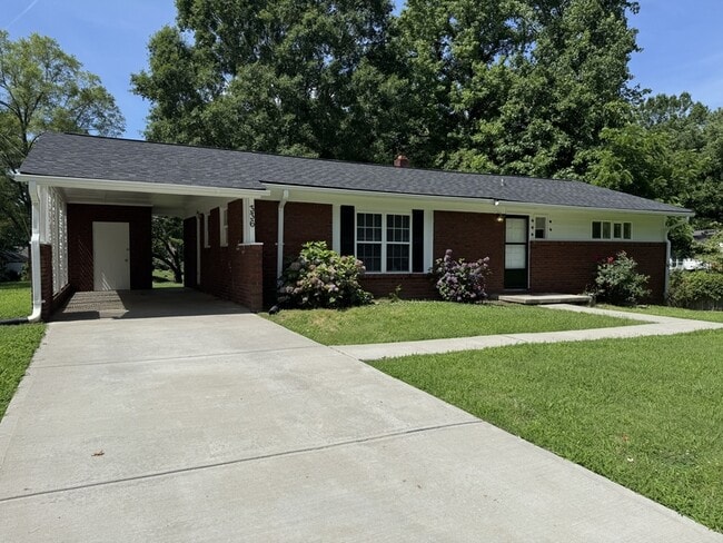 Building Photo - 336 Crestside Dr SE