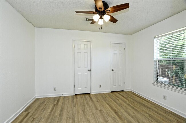 Building Photo - 301 Fawnfield Dr
