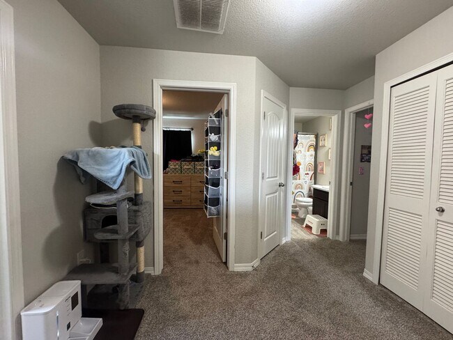 Building Photo - 3 Bed 2.5 Bath Home in Fountain Available in June