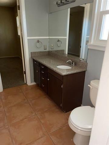 Building Photo - 2318 River Oaks Cir