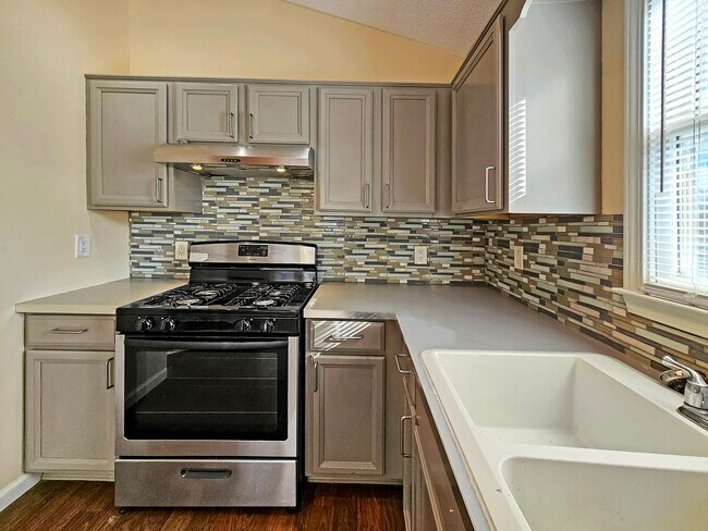 Building Photo - Charming 3 Bed, 2 Bath Home in Douglasvill...