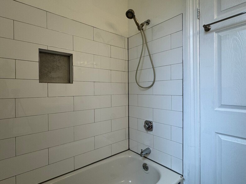 Building Photo - 5474 Black St