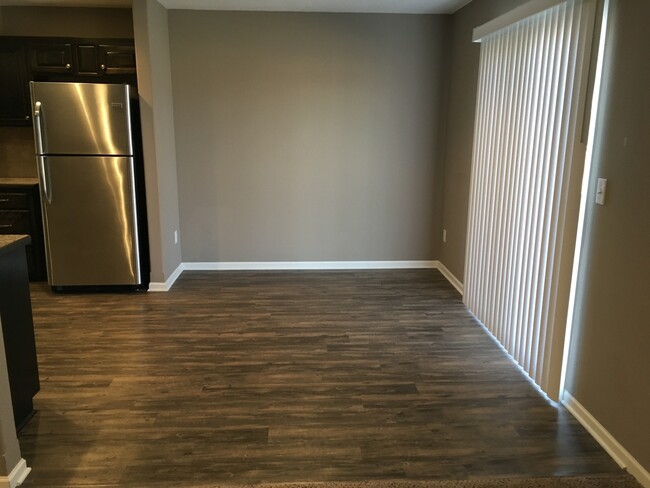 Building Photo - 3 Bed 2 Car Townhome in Grain Valley