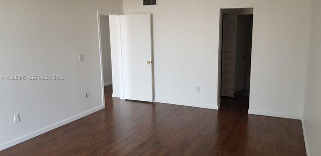 Building Photo - 2350 NE 135th St