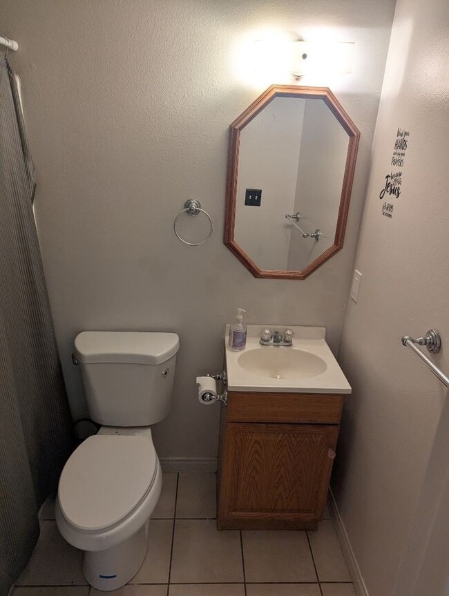 Building Photo - Move-In Ready 3-Bedroom Home with Solar, Backup Batteries, Covered Patio & Large Yard