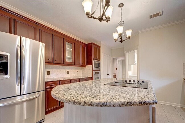 Building Photo - 2115 Foreland Dr