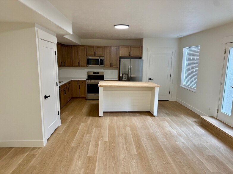 Building Photo - 11282 Alpine Creek Way