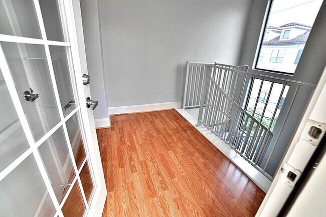 Building Photo - 407 Jackson Hill St