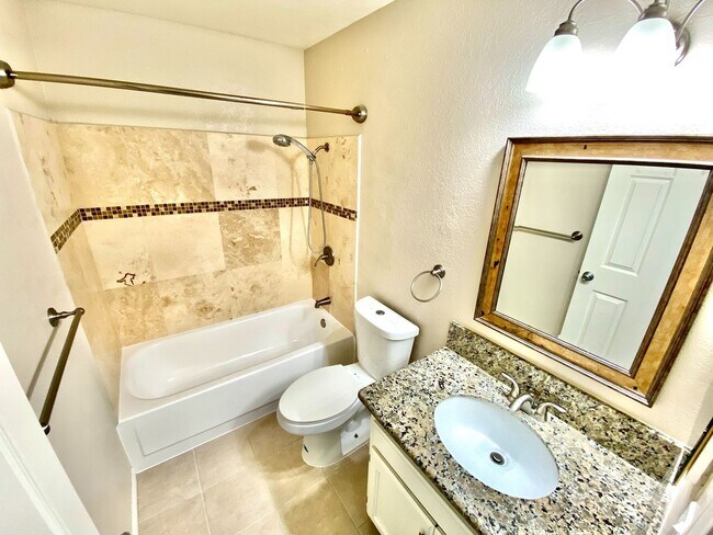 Building Photo - Large Fletcher Hills Home With 3 car Garag...