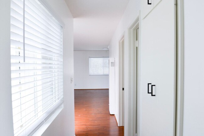 Building Photo - 248 Avenida Del Poniente