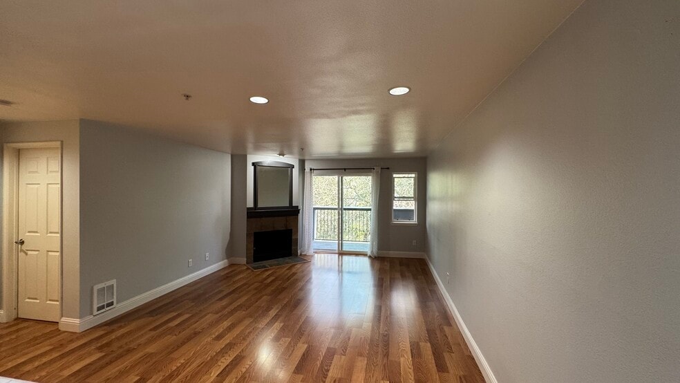Living Room/Balcony - 15805 Waynita Way NE