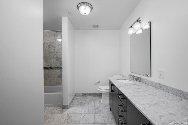 Building Photo - 10 Byron Pl