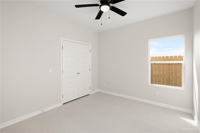 Building Photo - 21 Hilltop Ave