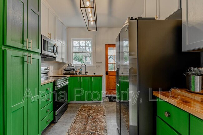 Building Photo - 710 Augusta St