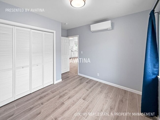 Building Photo - 811 20th Ave