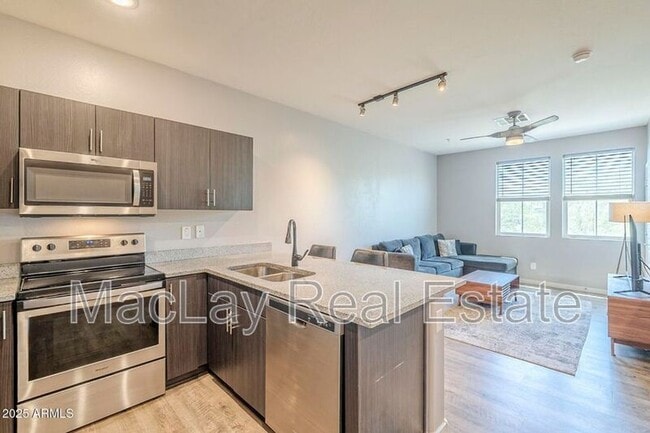 Building Photo - 2271 E Hidalgo Ave