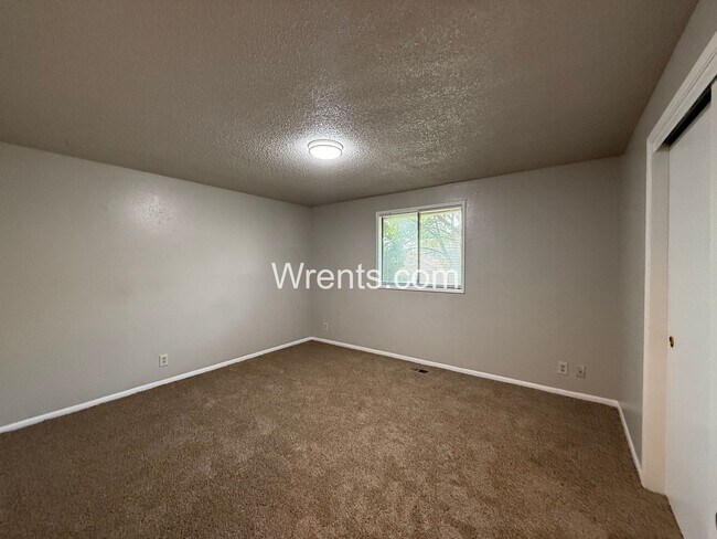 Building Photo - 2318-2320 E Dalke Ave