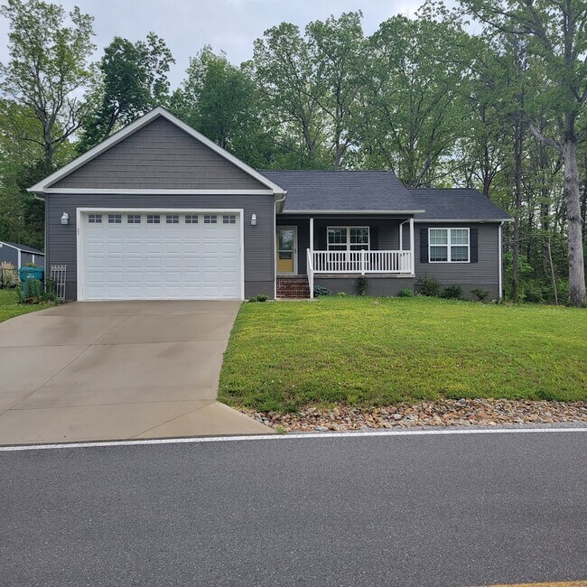 Building Photo - 27 Patrick Dr