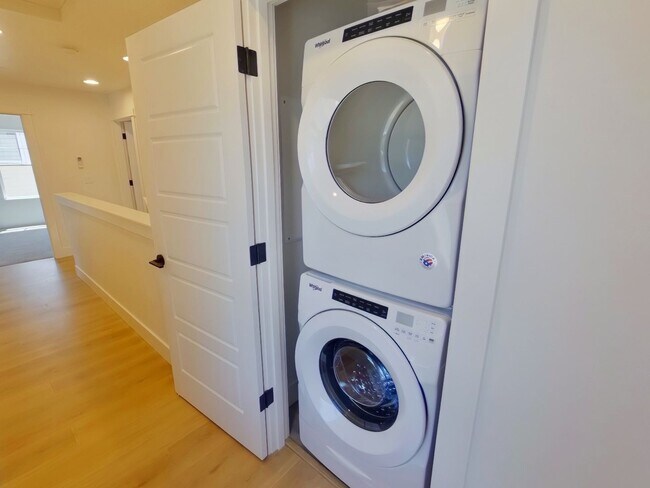 Building Photo - Don’t Miss Our Spring Rate Drop — Units Going Fast