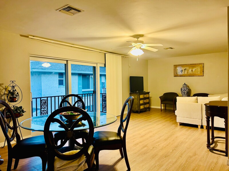 Building Photo - 215 Palm Dr