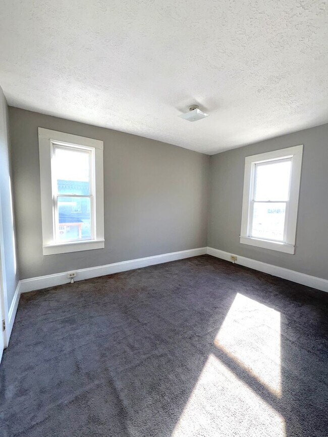 Building Photo - 889-895 East Fulton Street