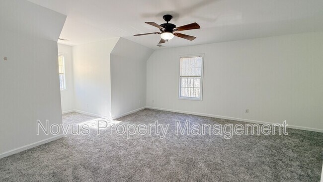Building Photo - 3395 Woodlake Ln