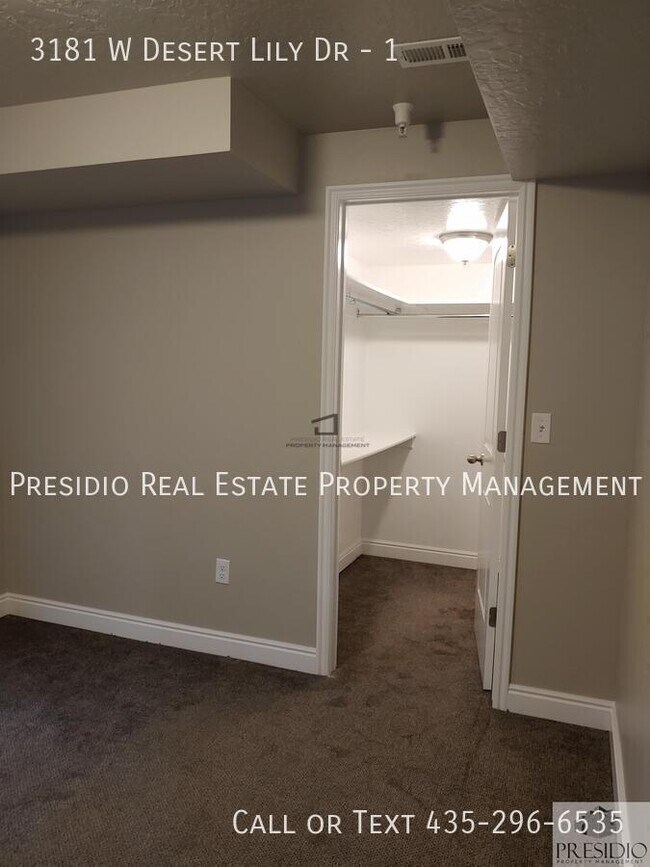 Building Photo - 3181 W Desert Lily Dr