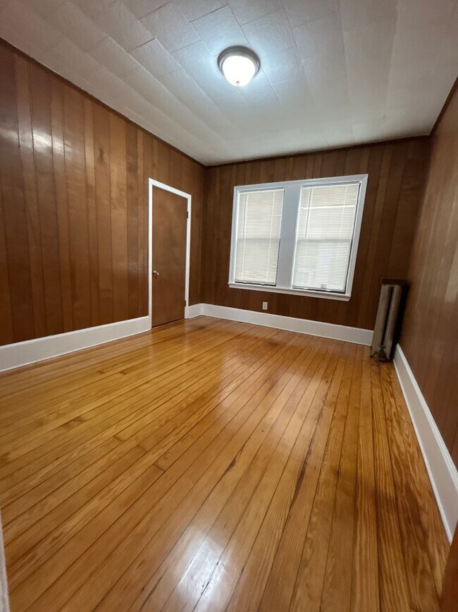 Building Photo - 72-74 Maple St