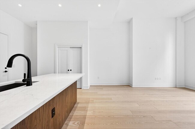 Building Photo - 38 Jackson St