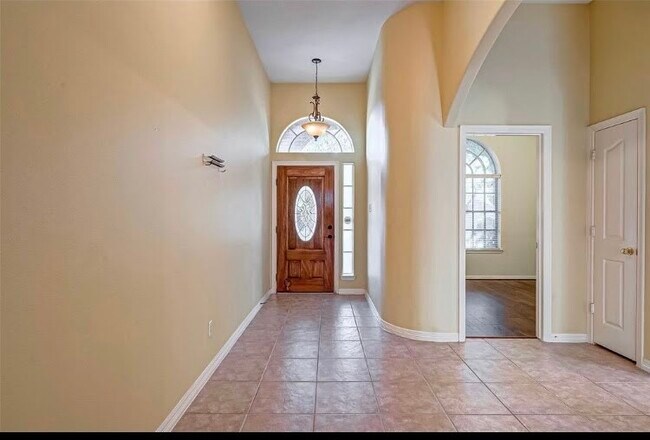 Building Photo - 1710 Park Forest Dr