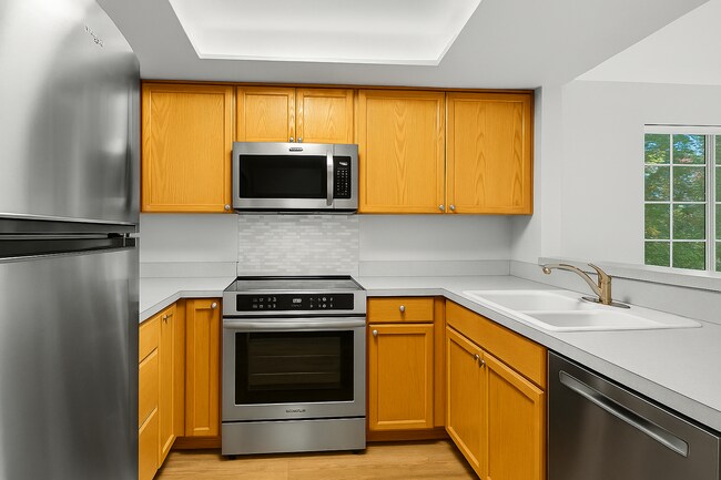 Building Photo - Beautiful 2 bed, 1.5 bath Townhome located in Edmonds $2395/mo.