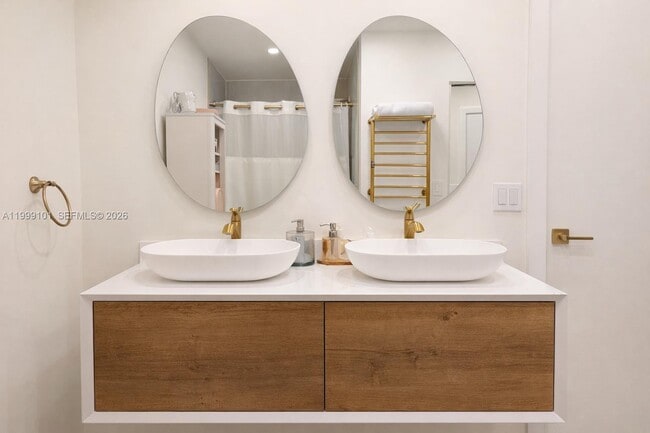 Building Photo - 769 Banks Rd