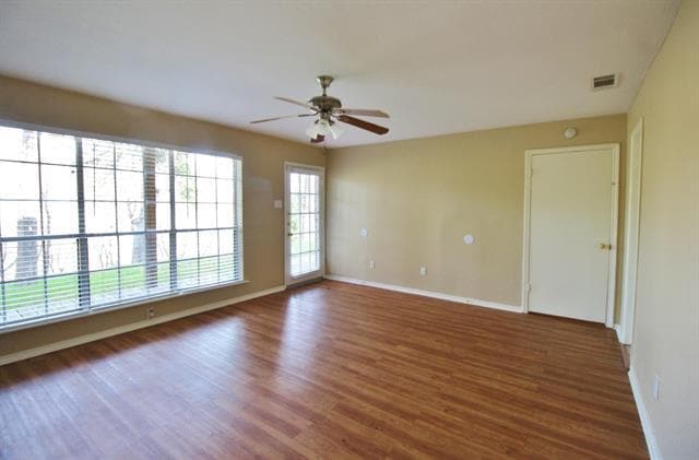Building Photo - 313 Woodhaven Dr